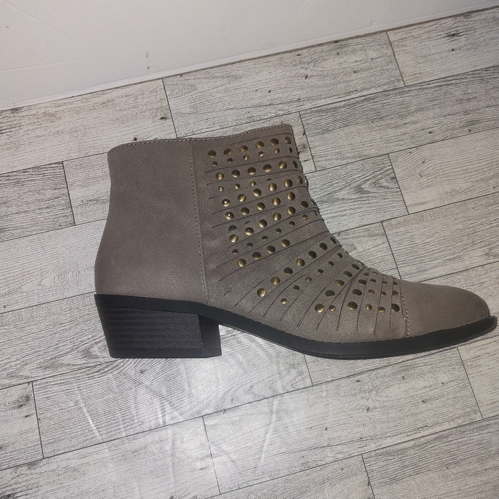 White Mountain Women's Desire Studded Booties Stone Size 10 M